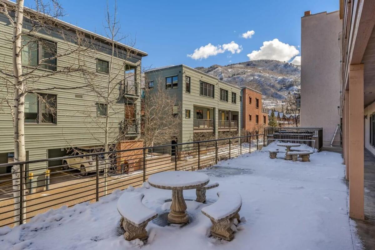 New Listing 2Br 2Ba Condo - Mountain Views Аспън Екстериор снимка