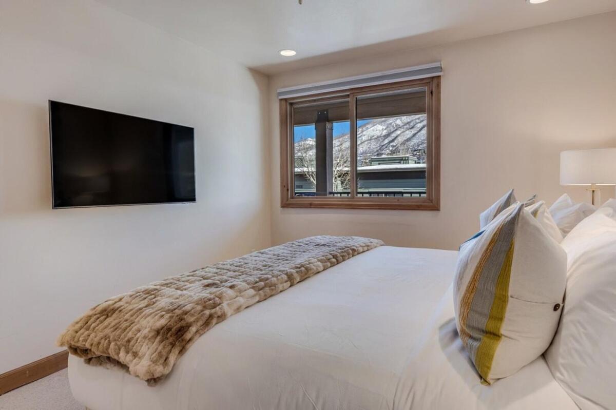 New Listing 2Br 2Ba Condo - Mountain Views Аспън Екстериор снимка